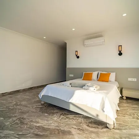 Βίλα For 10 People With Sea View In Kalkan Center