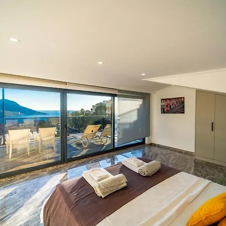 Βίλα For 10 People With Sea View In Kalkan Center